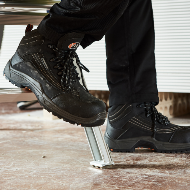 V12 Caiman IGS Waterproof Hiker - Graphite S3 SRC WR HRO