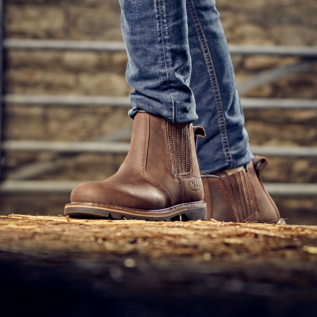 V12 RANCHER BROWN NON-SAFETY DEALER BOOT